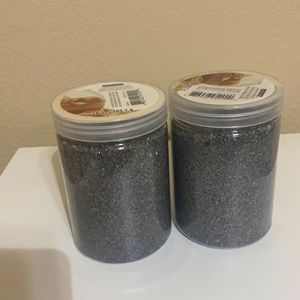 2 coarse stone granules